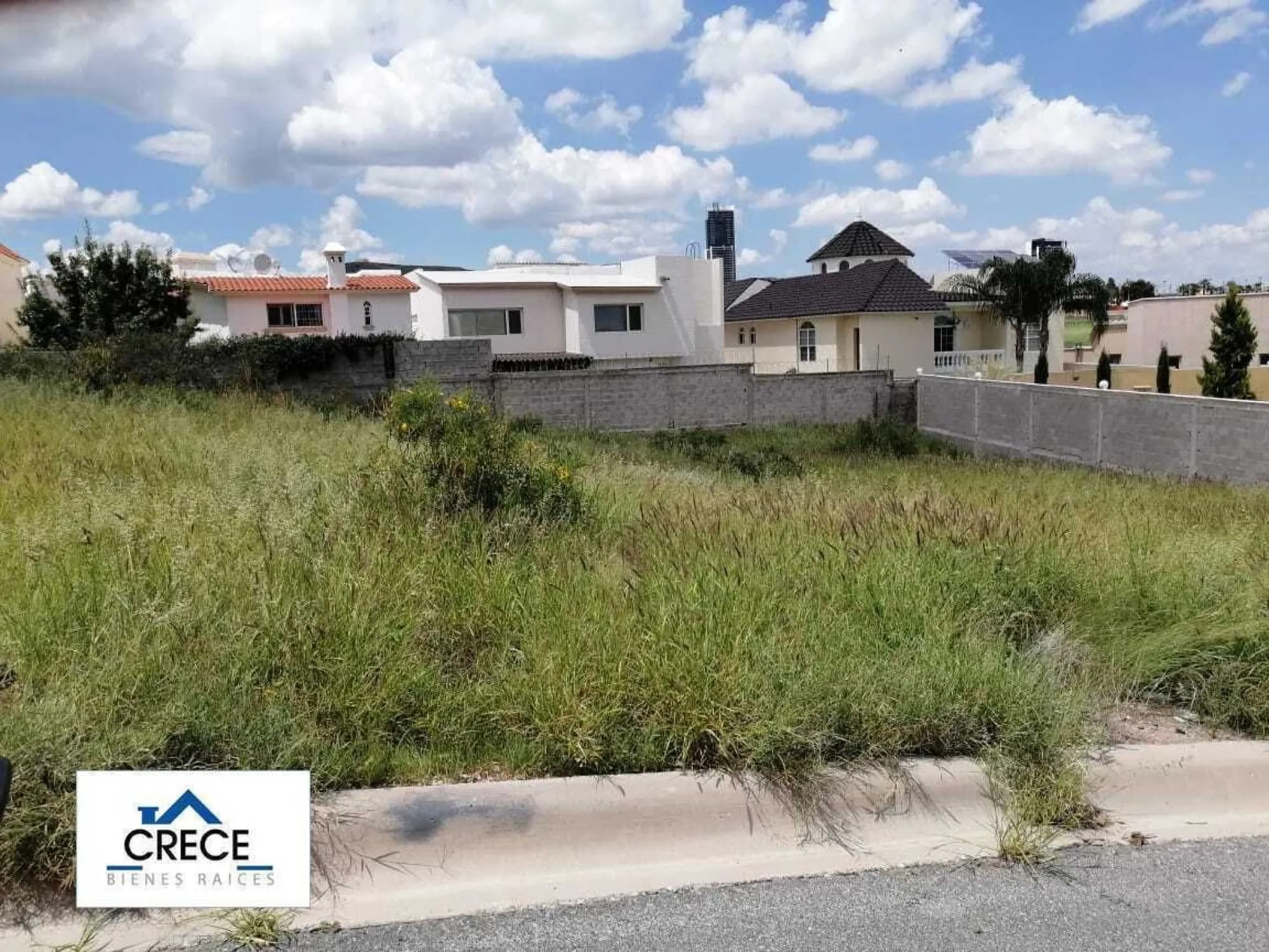 Terreno de 300 m² en Valle del Ángel